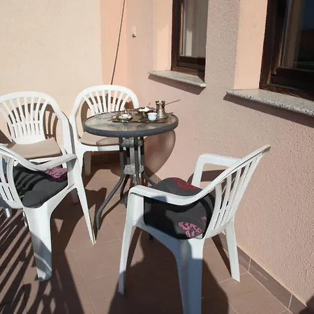 Hsh Apartment *